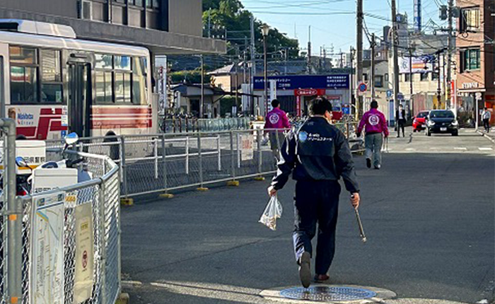 二日市駅前の清掃活動を行いました。